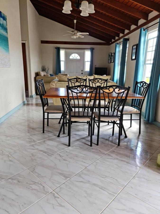 Breezy Apts Saint Philip Exterior foto