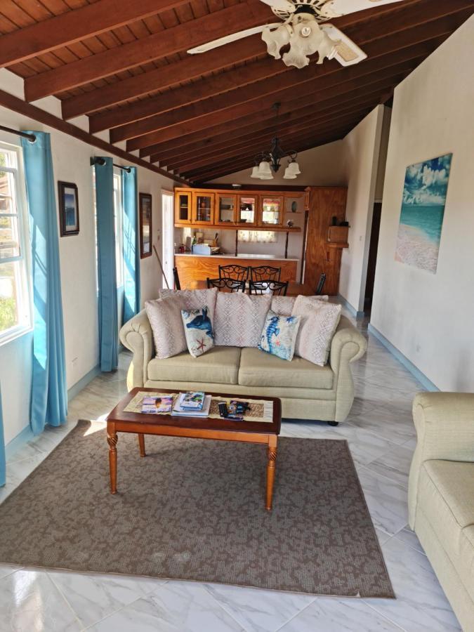 Breezy Apts Saint Philip Exterior foto
