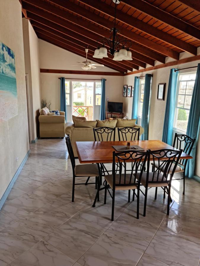 Breezy Apts Saint Philip Exterior foto