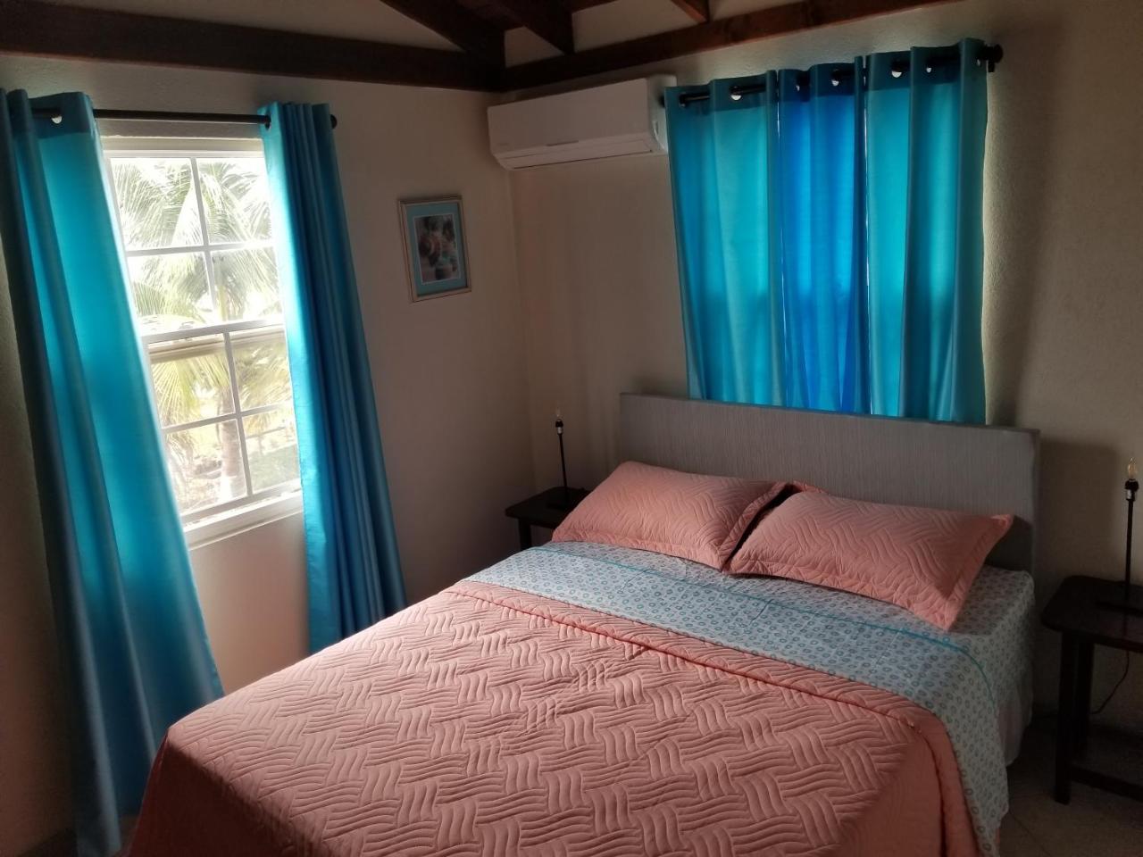Breezy Apts Saint Philip Exterior foto
