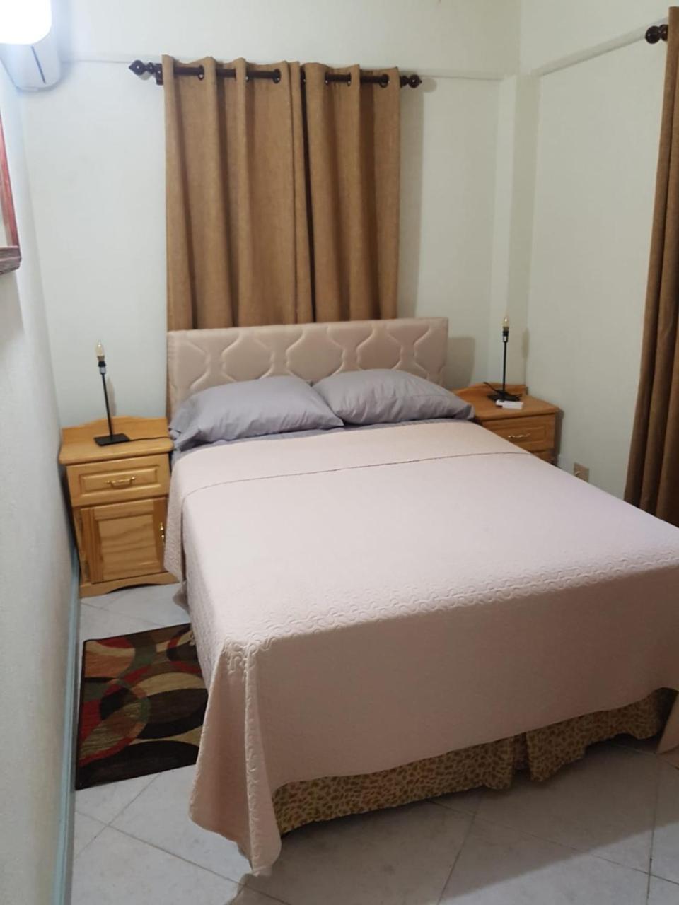 Breezy Apts Saint Philip Exterior foto